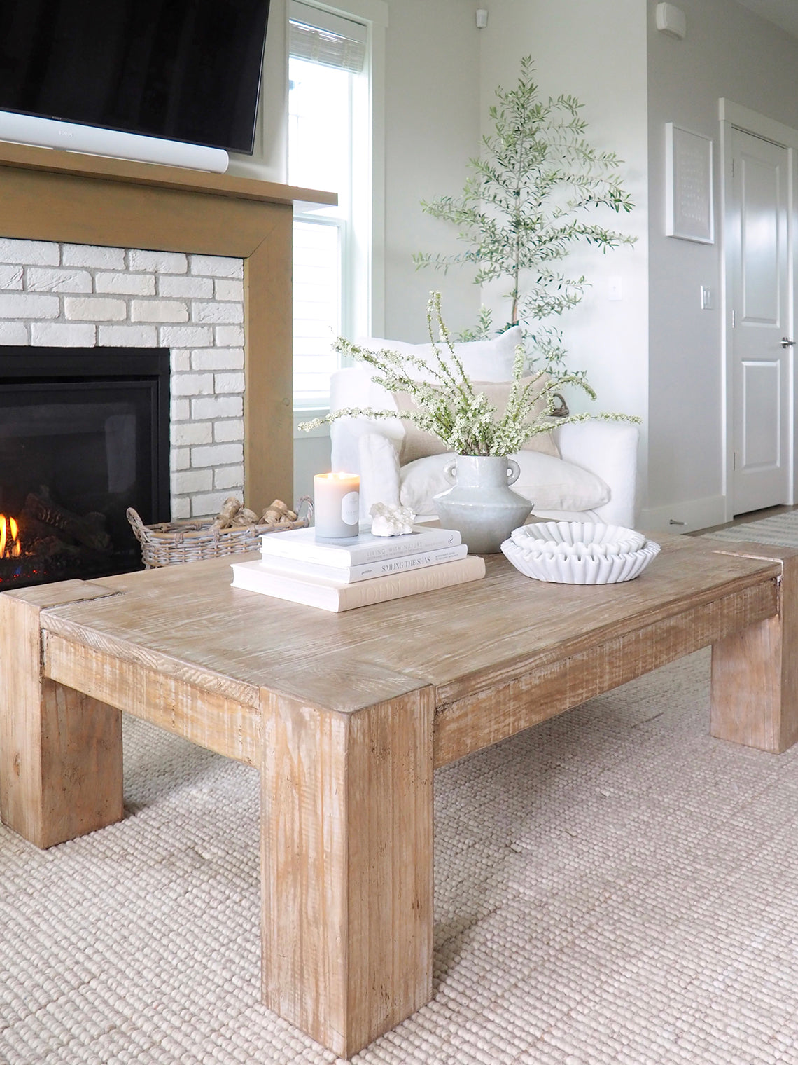Light wash wood discount coffee table