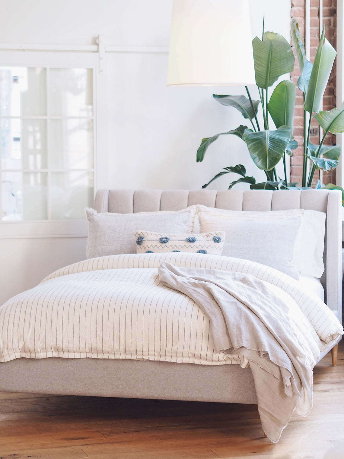 Leo full on sale panel bed