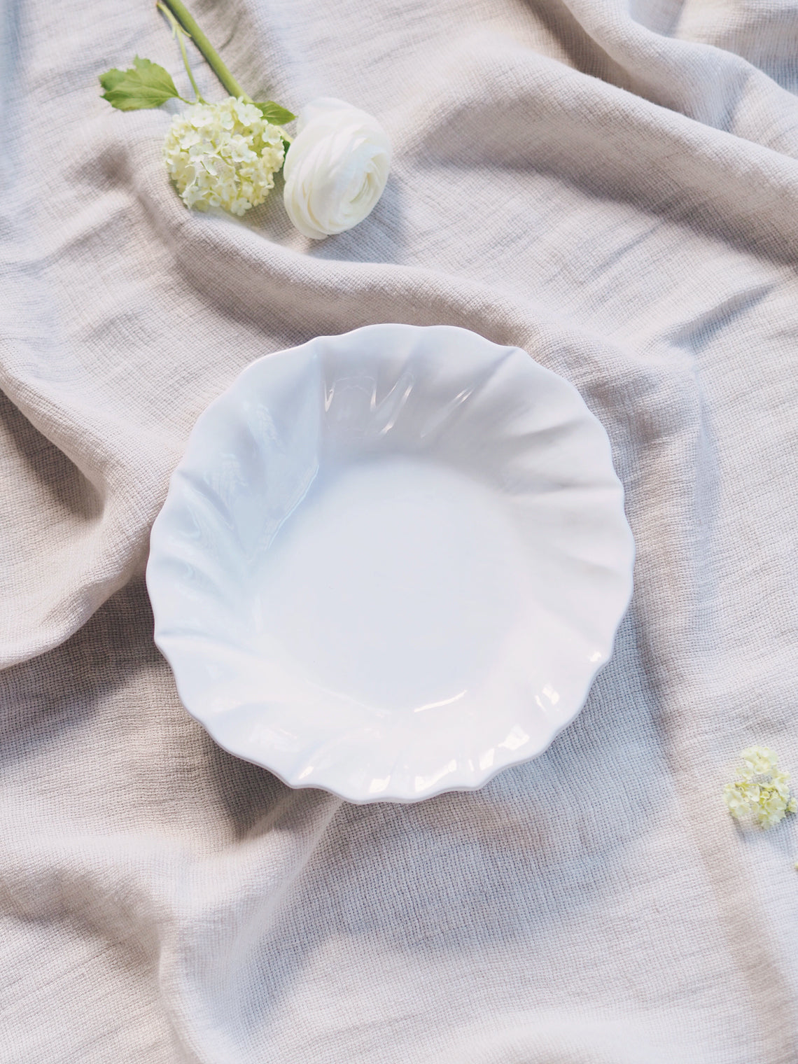 Incanto White Ruffle Bowl