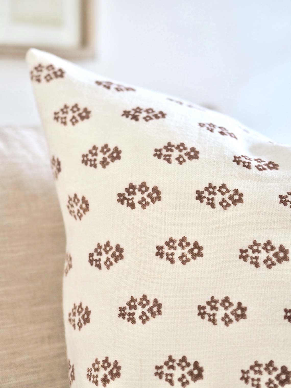 Sangeeta Saffron & White Pillow | 22x22