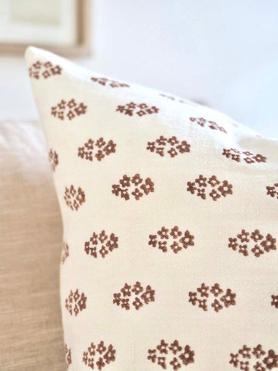 Sangeeta Saffron &amp; White Pillow | 22x22