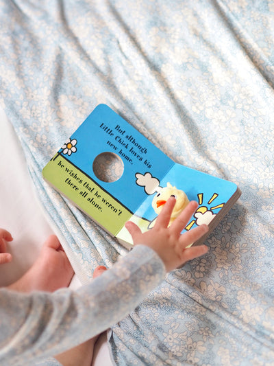Little Chick Finger Puppet Book