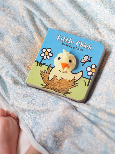 Little Chick Finger Puppet Book