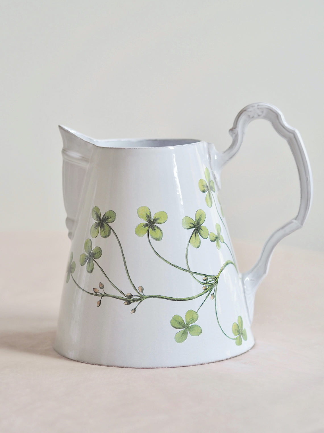 Clover Pitcher