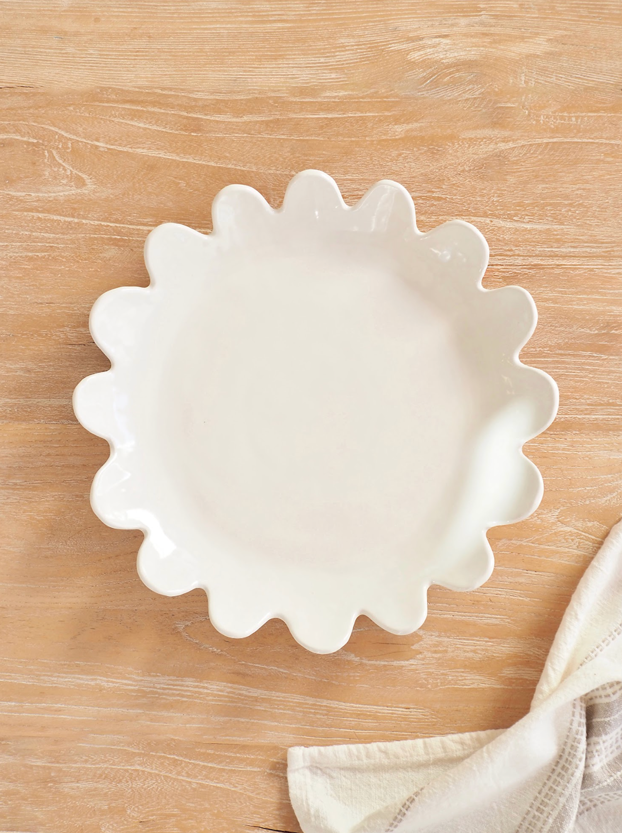 Nova Scalloped Serving Plate - The Cross Decor & Design