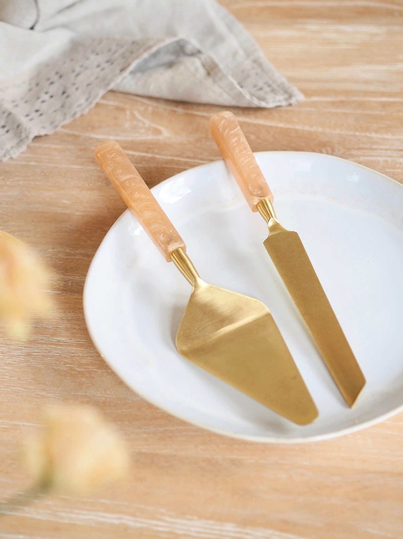 Camila Cake Server Set - The Cross Decor & Design