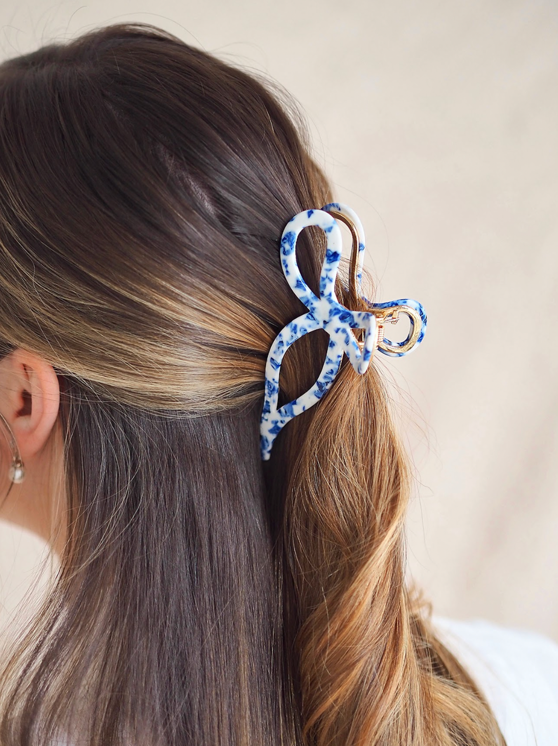 Sabrina Coastal Marbled Blue Claw Clip - The Cross Decor & Design
