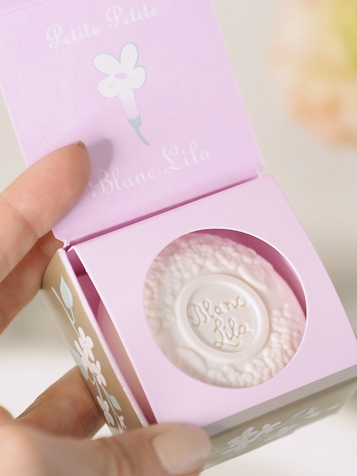 Blanc Lila Petite Savon Soap