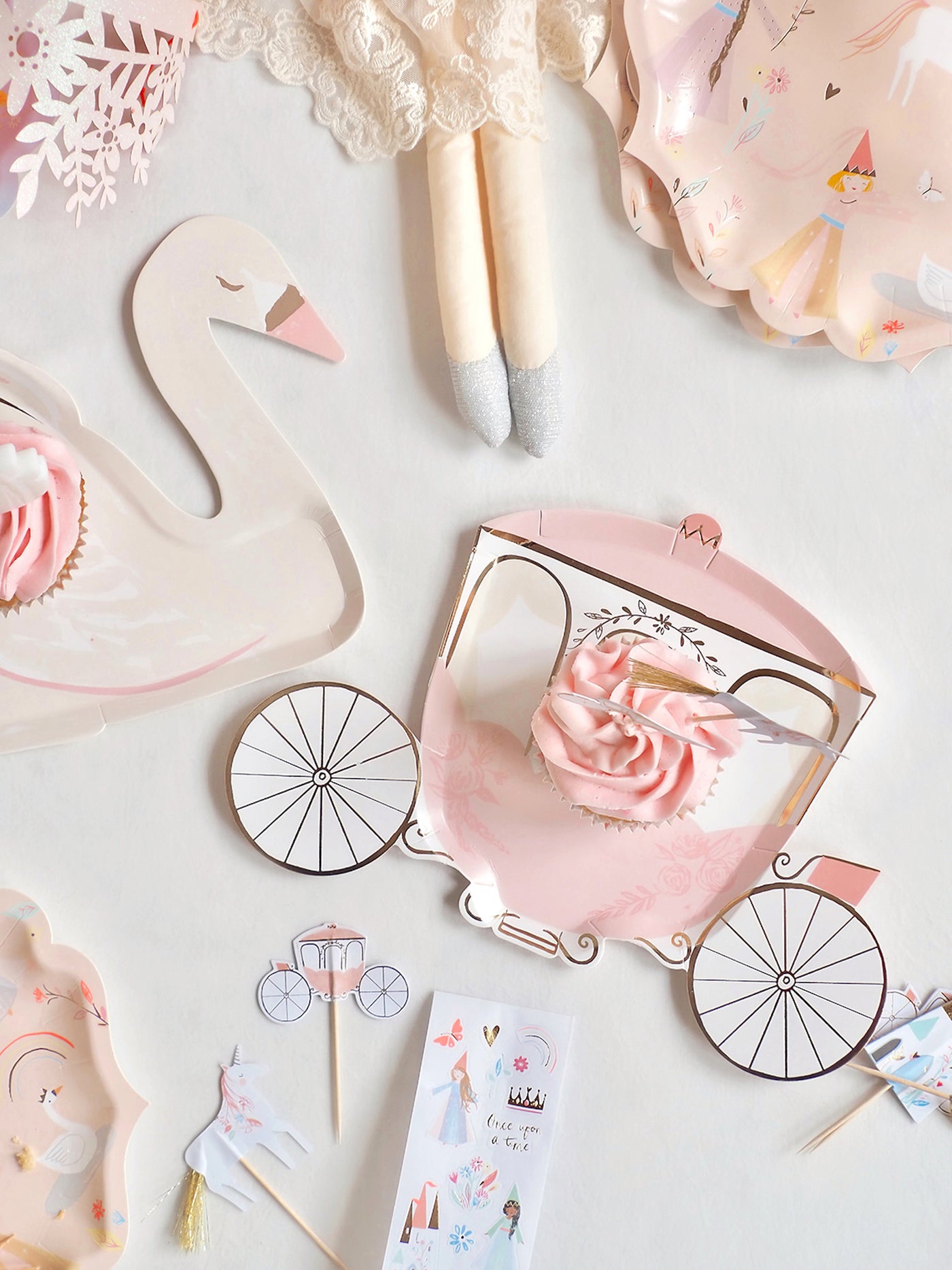 Princess Carriage Party Plates - The Cross Decor & Design