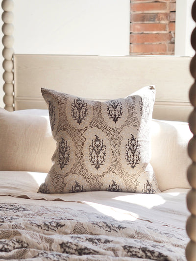 Winfleur Graphite Pillow | 24x24