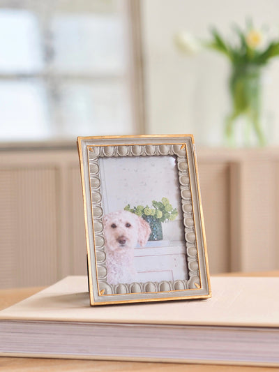 Ophelia Scalloped Frame