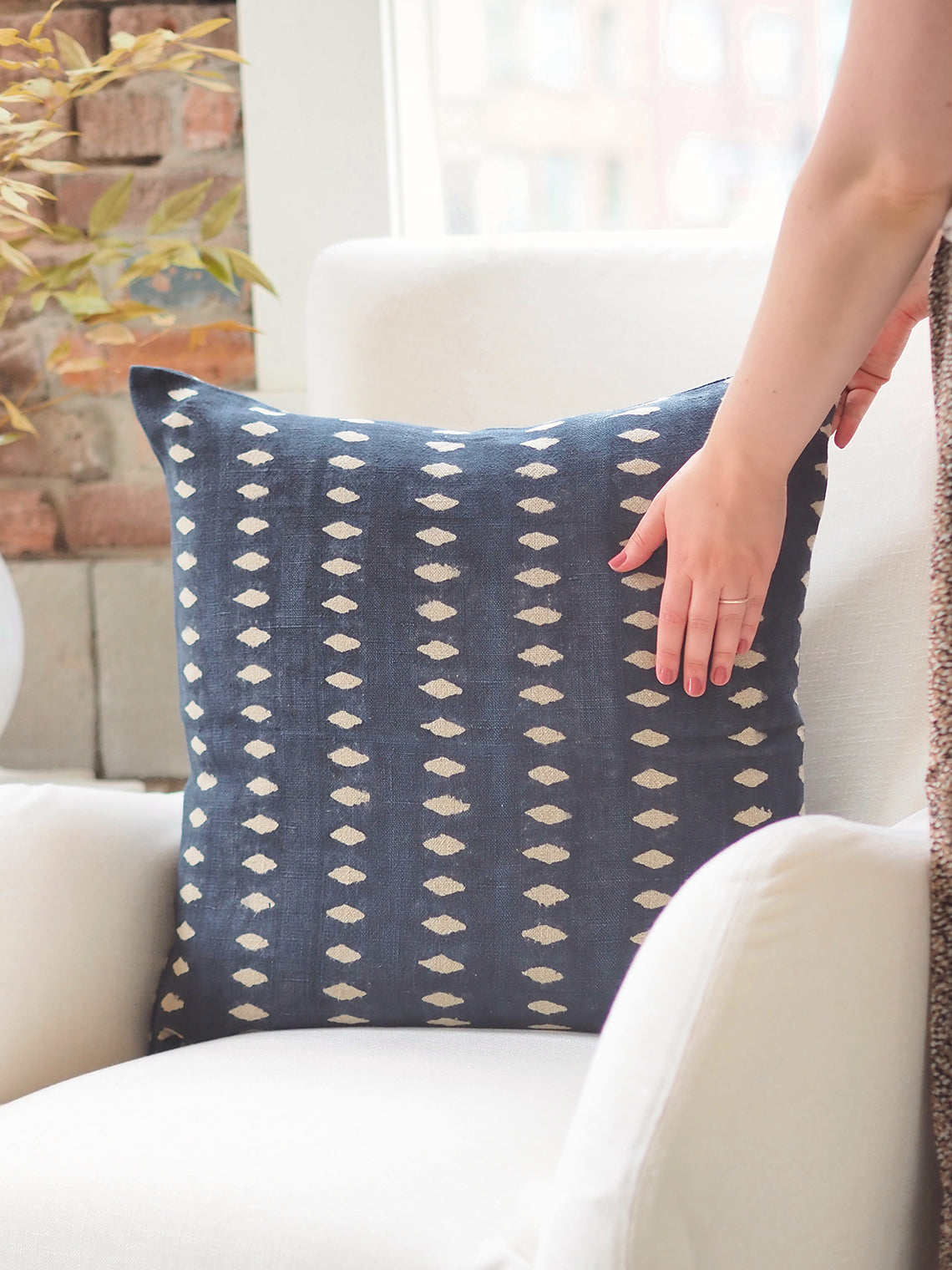Villa Indigo Pillow | 22x22