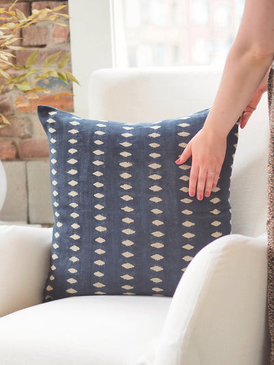 Villa Indigo Pillow | 22x22