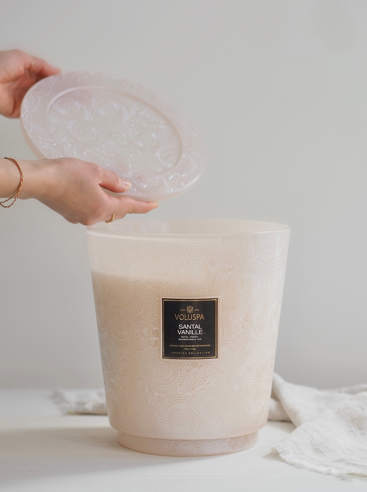 Santal Vanille 5 Wick Hearth Candle - The Cross Decor & Design