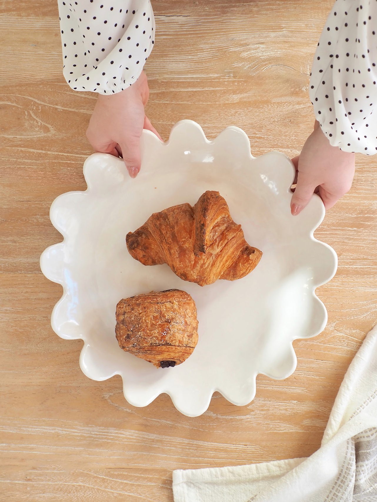Nova Scalloped Serving Plate - The Cross Decor & Design