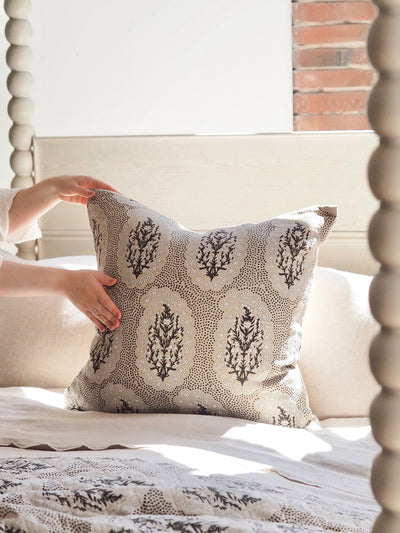 Winfleur Graphite Pillow | 24x24