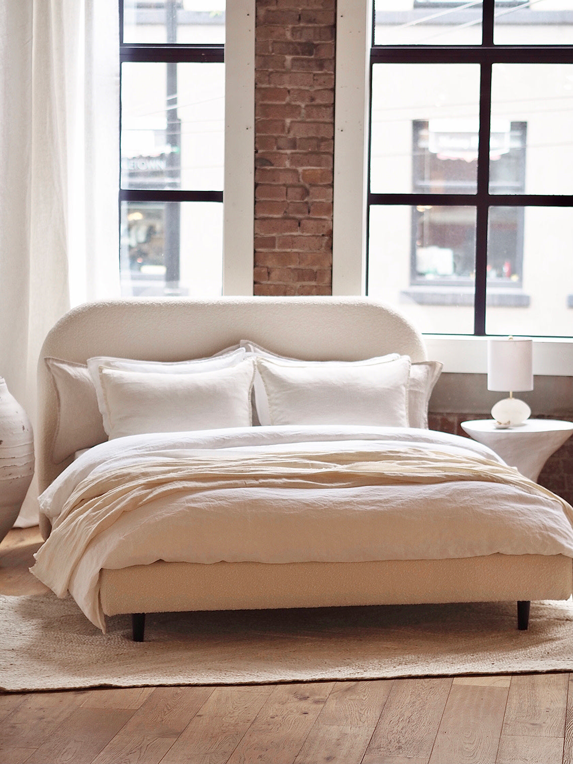 Priya Bed